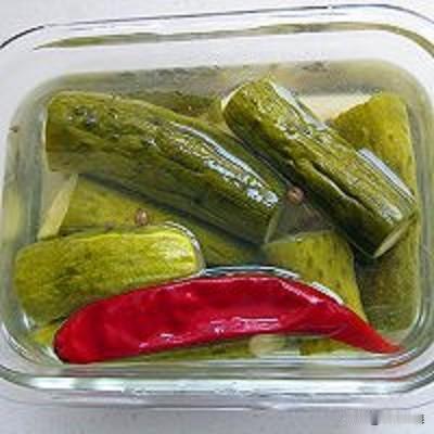 活久见！竟公然嘲笑衣食父母是“酸黄瓜”？这是典型的“乞丐骂路人”——忘了当初是谁