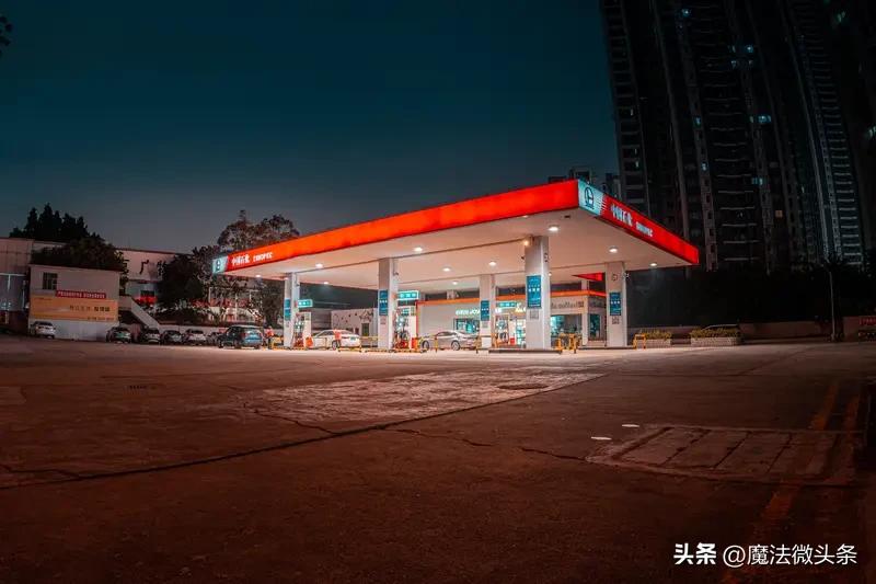 近13年来首次！国家调控成品油涨幅：汽、柴油每升少涨0.85元。3月23日国家对