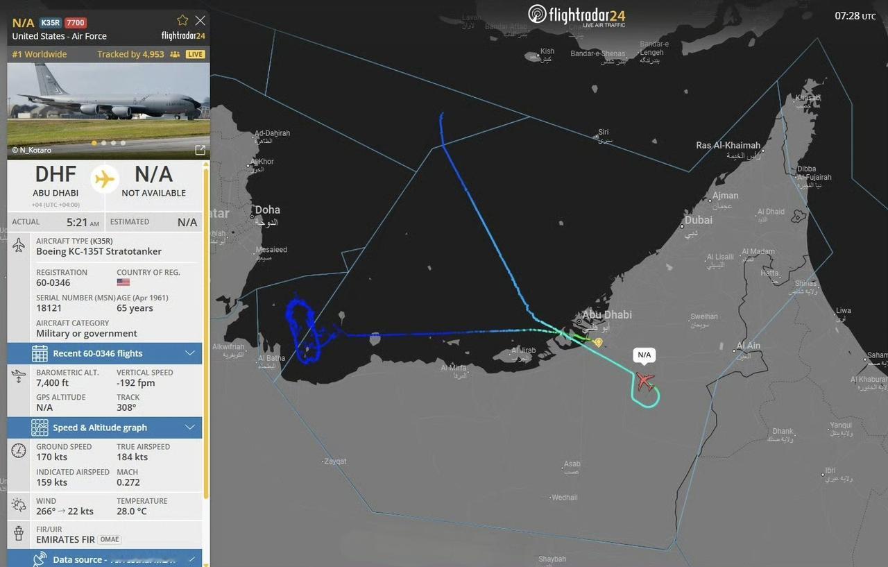 两个多小时前，美国空军一架机身尾号60-0346的KC-135T加油机在波斯湾上