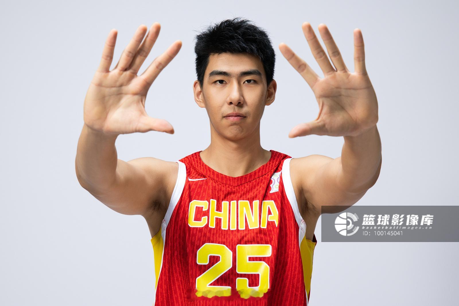 据探长了解，广东宏远男篮中锋徐昕向球队申请交易。消息源透露，目前联盟中不乏对他有
