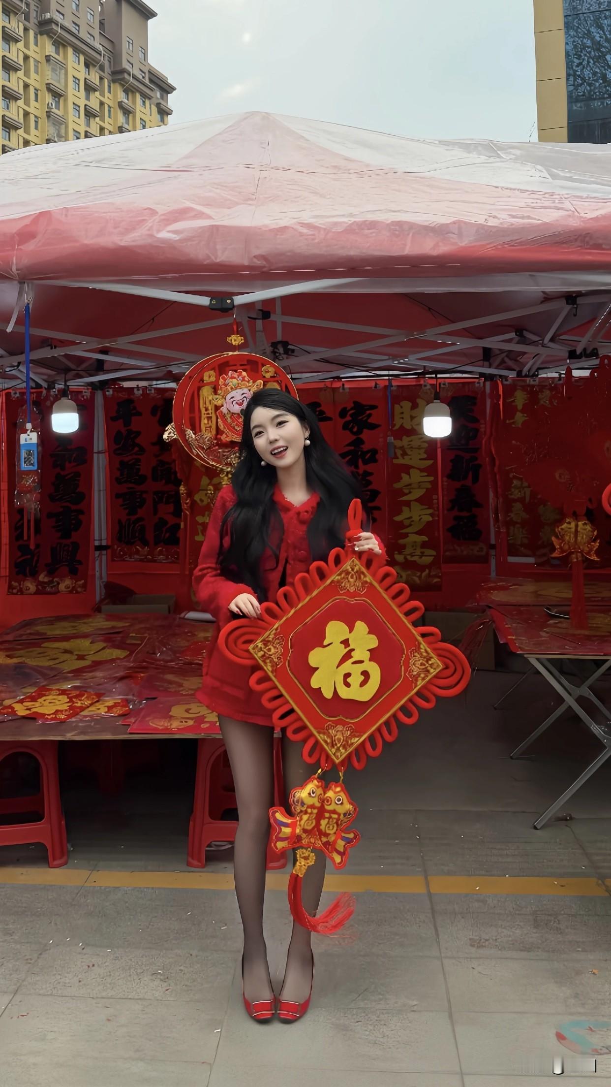 生活里，盼着能多抽出时间陪陪家人，一起去旅游，留下更多美好的回忆。身体也得健健康