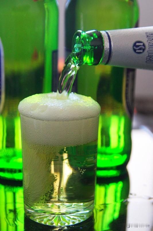 看到“白酒啤酒葡萄酒”这个上联，我也忍不住琢磨下联。之前有人对“红茶绿茶普洱茶”