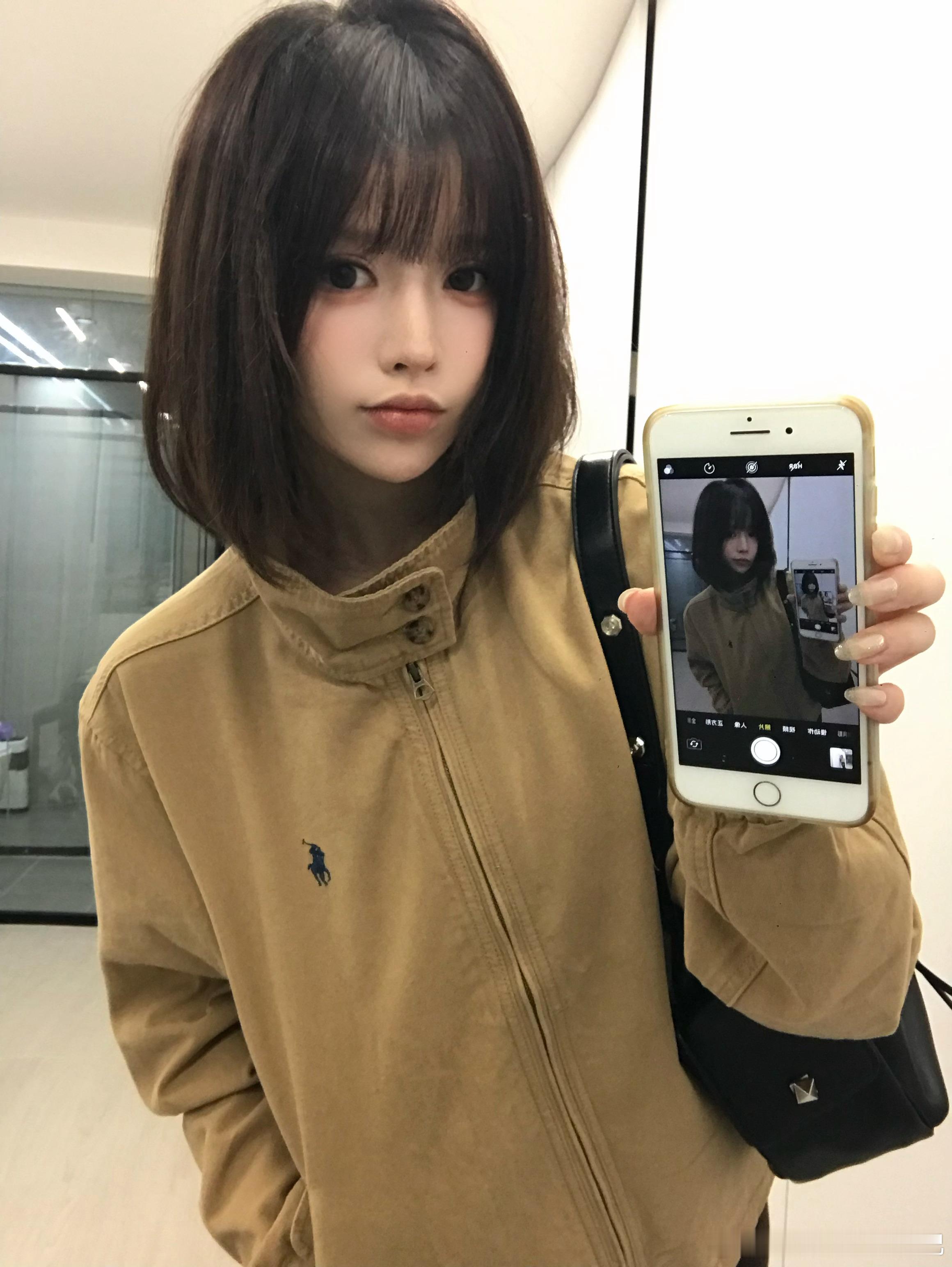 这两天都没什么机会出门！天天呆在家里久违的对镜拍又来了棕色～我爱你～ ​​​