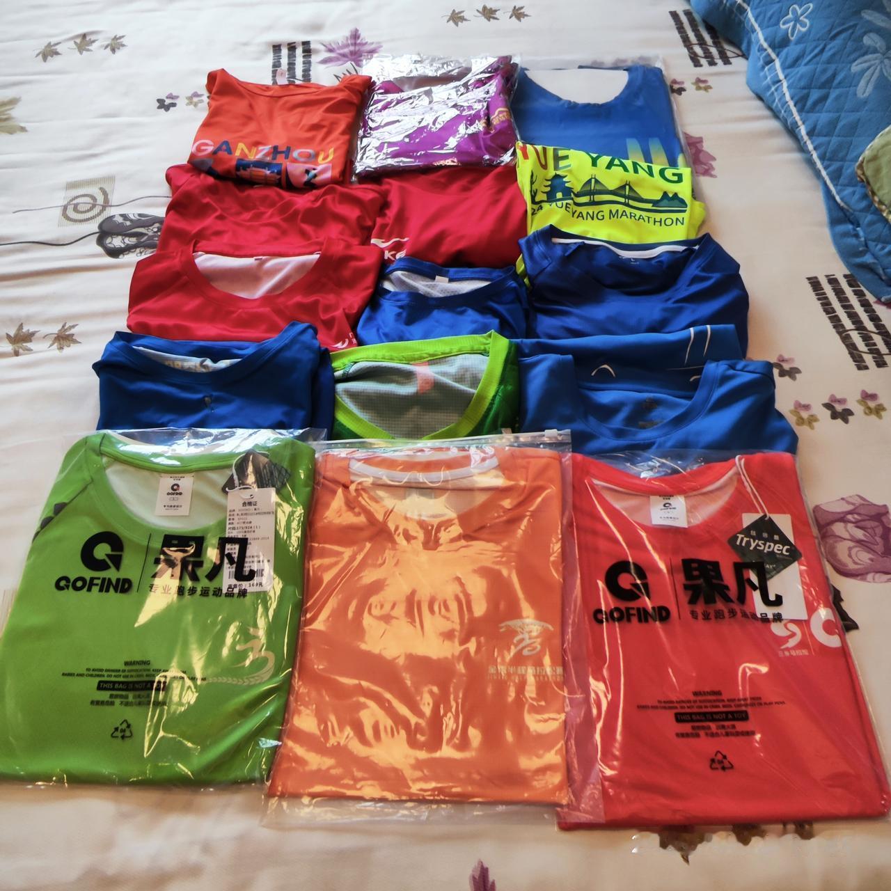 想问问大神们一个问题，你们把马拉松比赛服怎么处理的?
小民参加了四十多场半马比赛