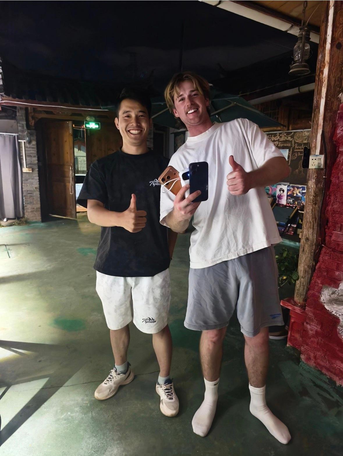 手机还挺大 ​​​