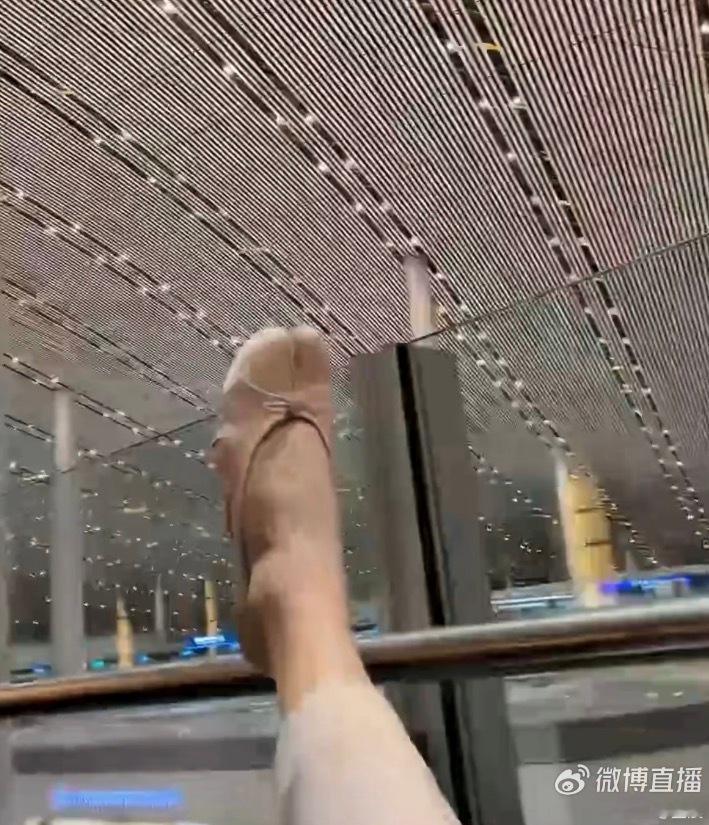 其实这个小猪脚的设计就是可以用脚比心🫶🏻🌞 ​​​