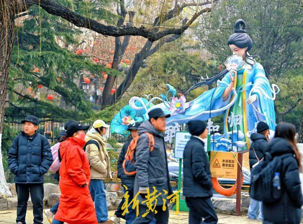 李清照主题花灯受热捧，济南趵突泉畔邂逅“荷间醉梦”！1月29日，随着2026年春
