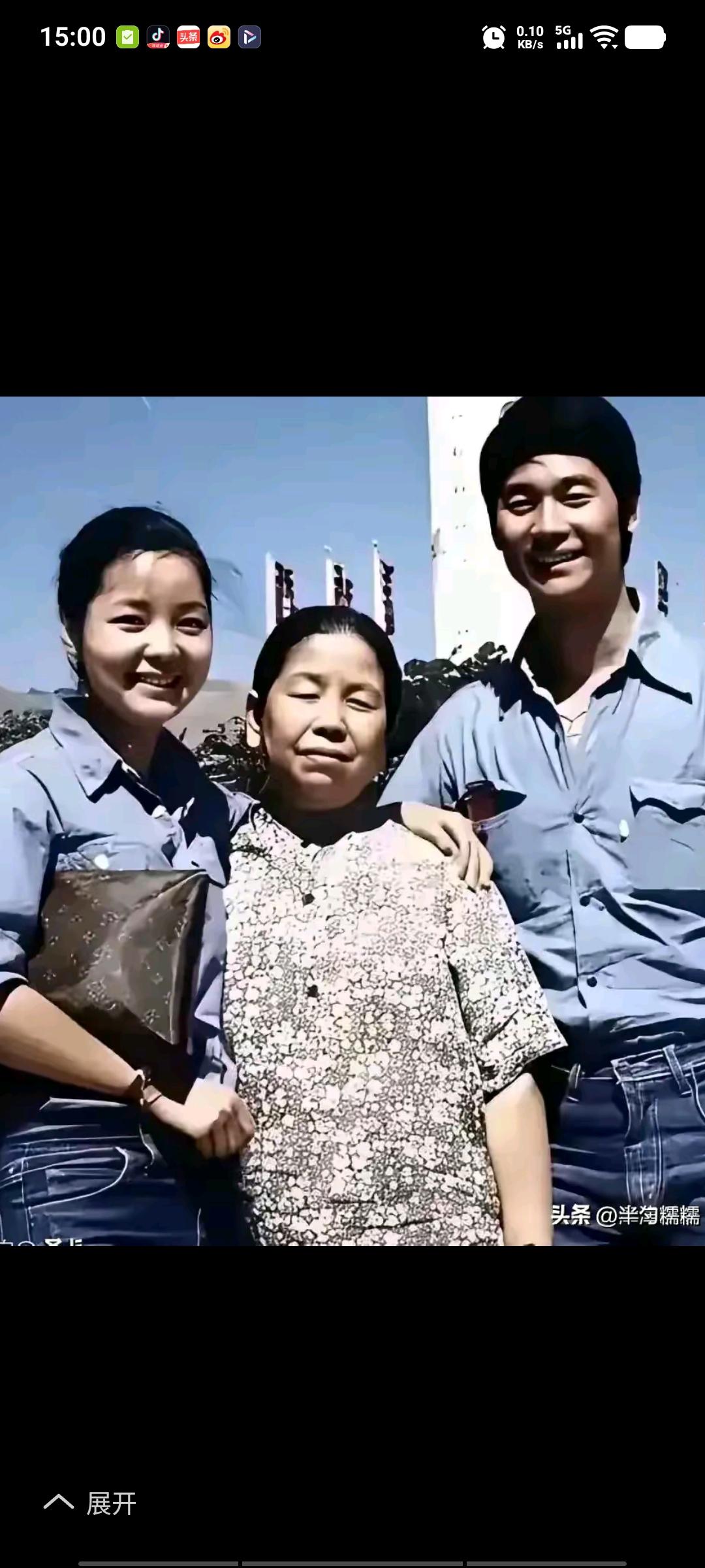 一张48年前的老照片，唤起了许多人的回忆。这位影响了一代人的歌坛巨星，彼时是那样