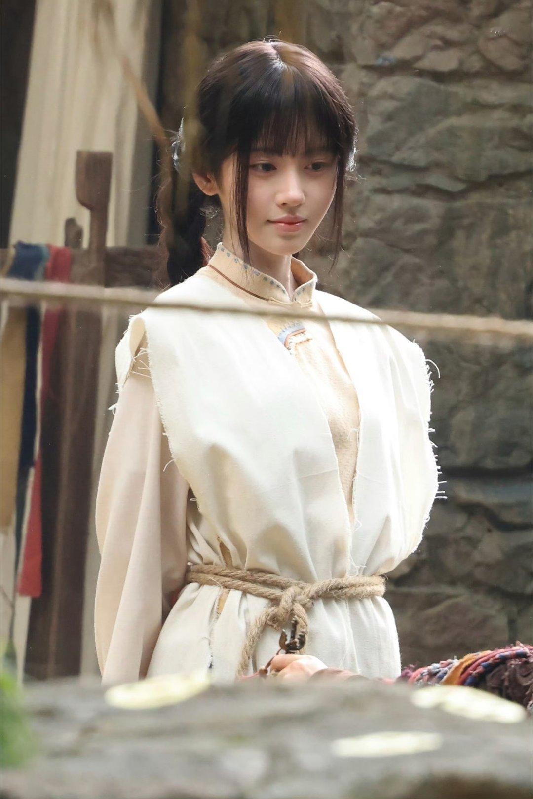 鞠婧祎 jjy鞠婧祎苏绿夏jjy鞠婧祎万花世界"捧起温柔月 众生皆温柔 少年乃人