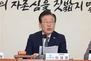 越南放弃了汉字、韩国废弃了汉字、日本也曾想废除了汉字，结果呢？越南全套换成拉丁国