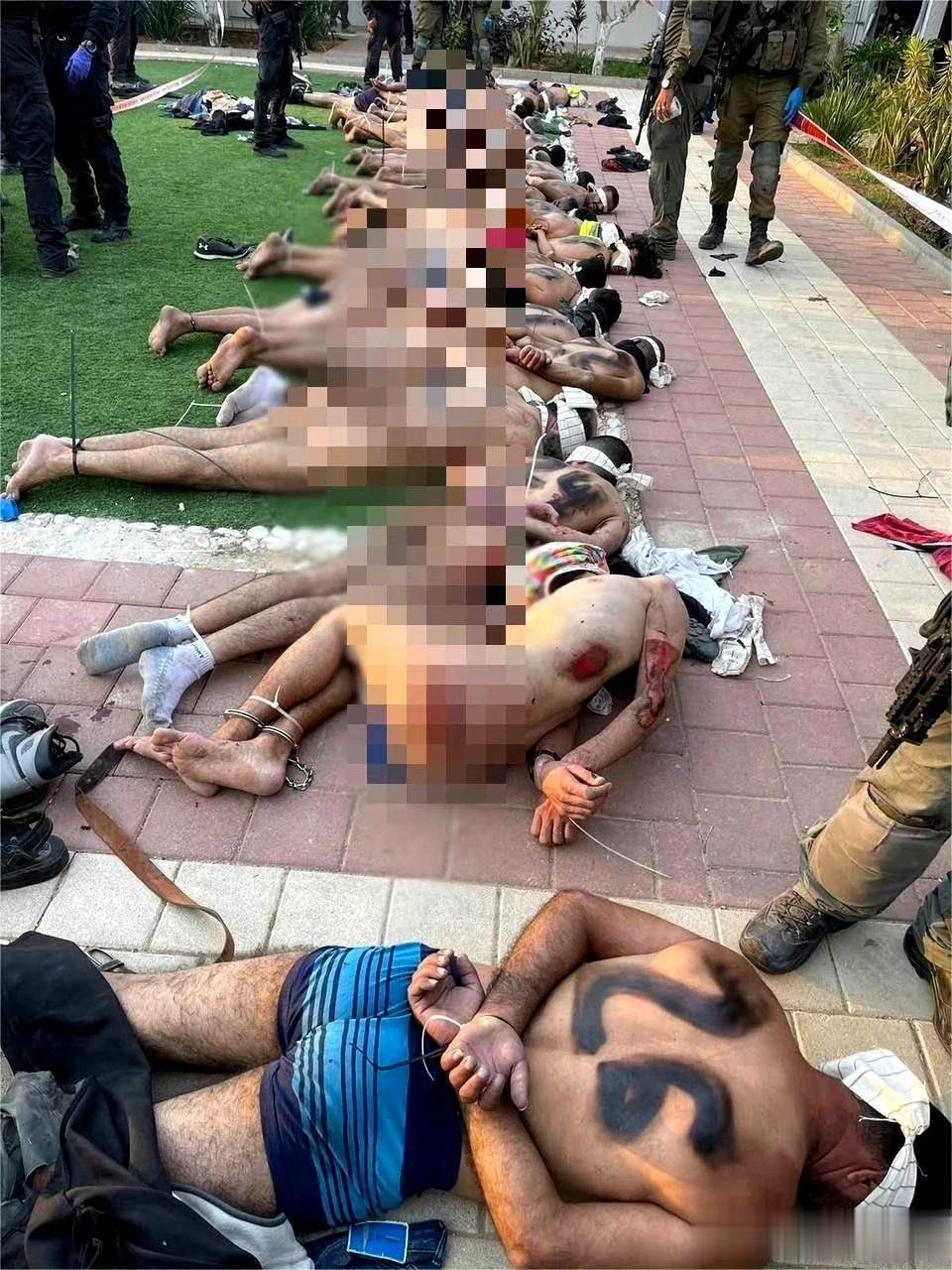 以色列的报复也开始了，而且同样很疯狂！

巴勒斯坦扒光以色列女兵的衣服，以色列也