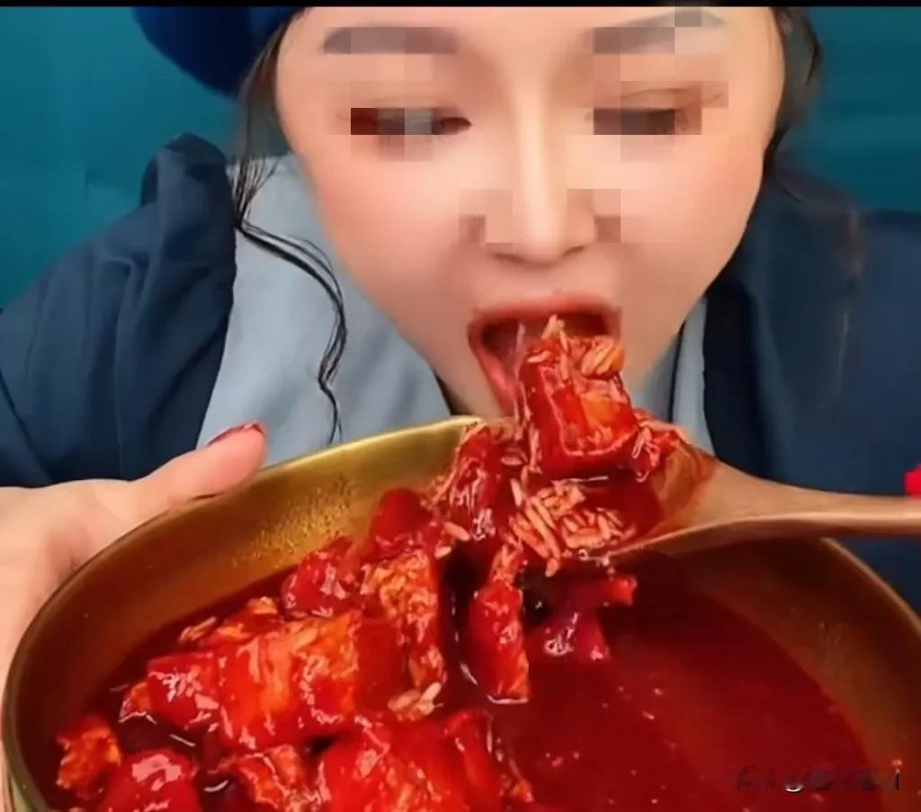 非常不理解，这些吃播为何这样吃法，身体吃坏了，赚的稿费够看病吗？一个看一个这样吃