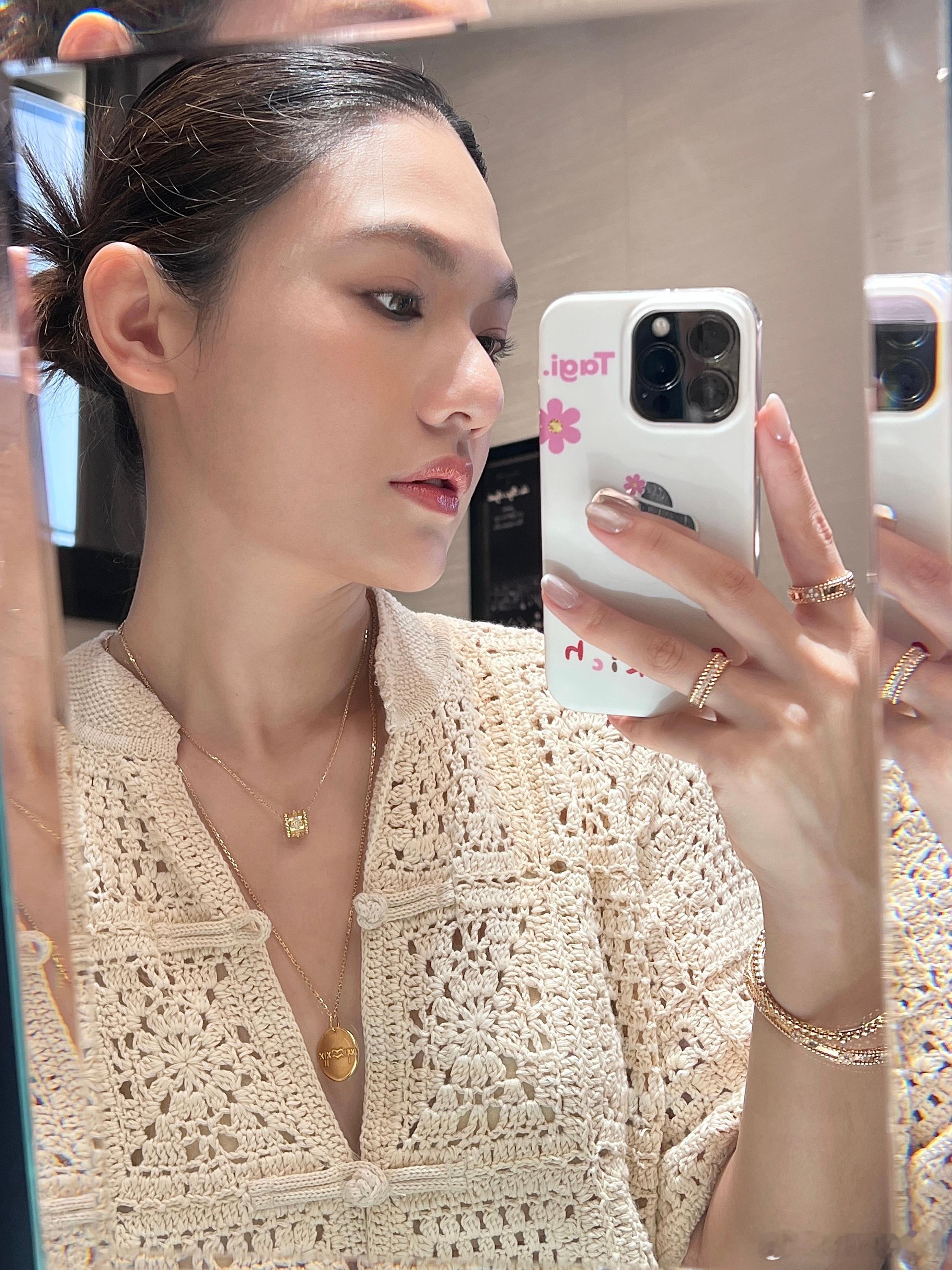公平的爱街上每一面镜子🤳#manty分享[超话]# ​​​
