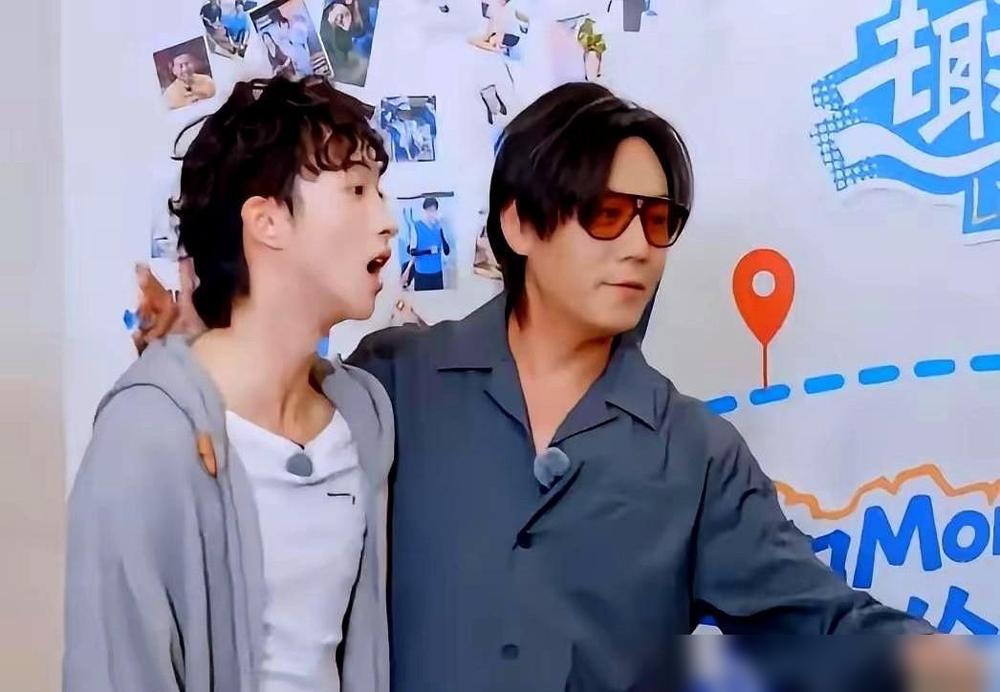 因为他在，我才来。庾翰睿一句话把生父庾澄庆留在热搜，也把继父秦昊推上“神仙后爹”