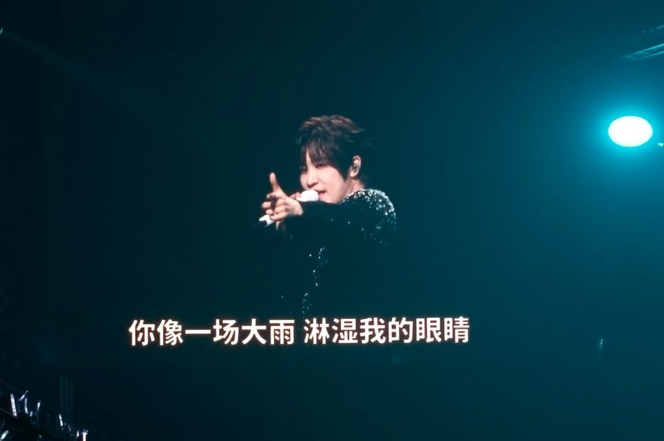 徐良演唱会时薪4000徐良演唱会送20部手机徐良演唱会直接变身宠粉年会现场！人手