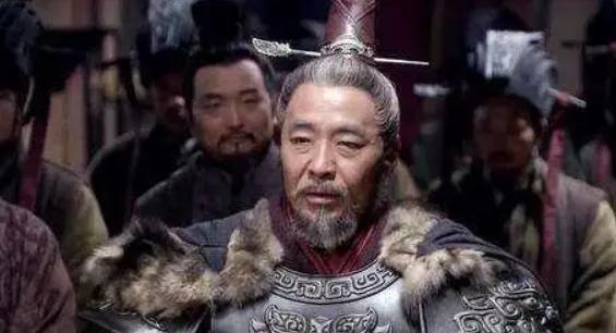 公元前225年，秦王嬴政为笼络大将王翦，让16岁的华阳公主带着一封诏书和100位