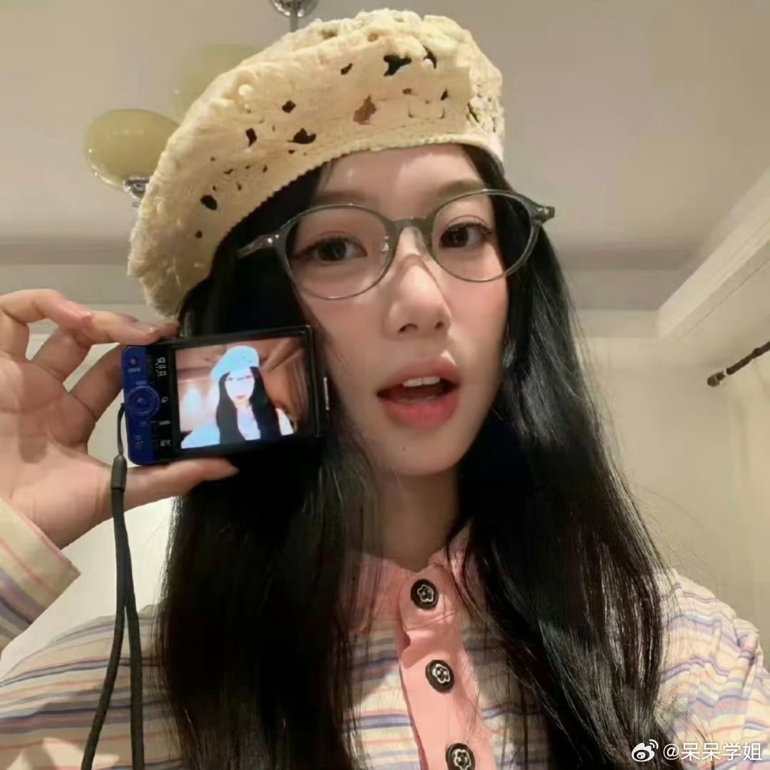 甜美女头。 