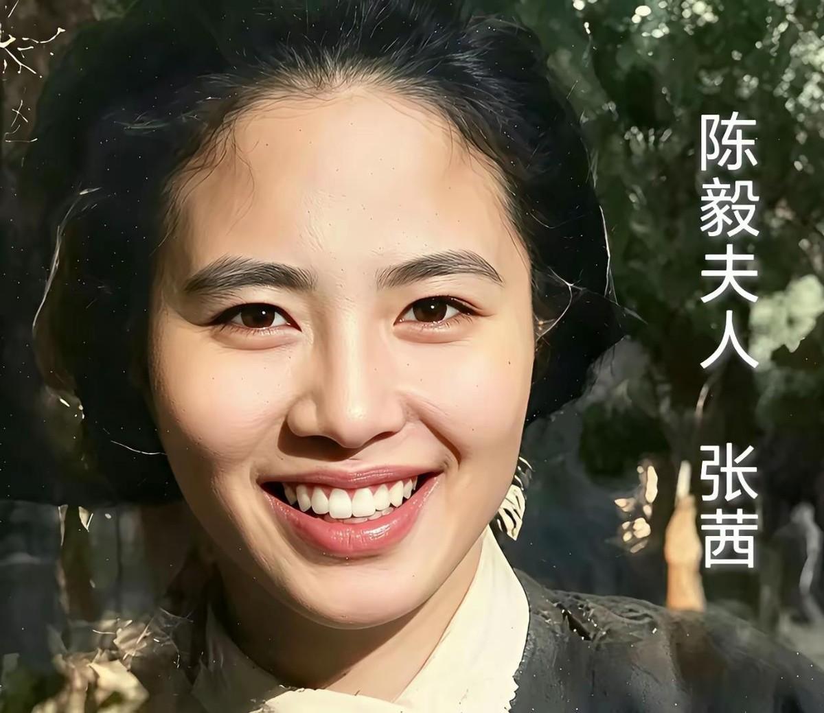 战地军医、俄语翻译、为丈夫平反奔走数十年——这三位被记住的“夫人”，最先靠的其实