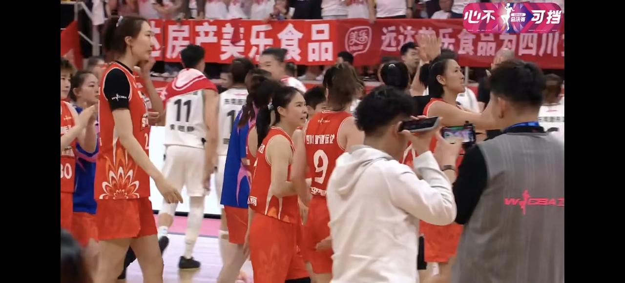 WCBA总决赛第三场四川94：77大比分战胜广东，兵不血刃，四川大胜：
1、本场