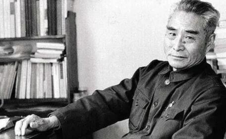 1983年，原国民党中将黄维，拿到了他南京房产的退房款，他决定将这些钱拿出一部分