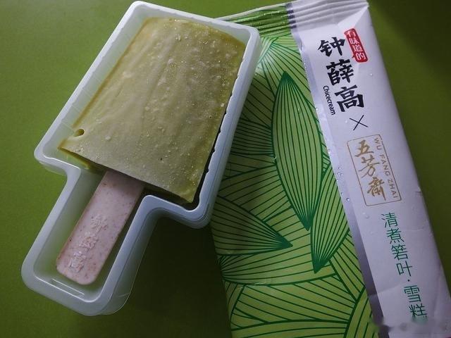 钟薛高线上价格跌至七八元当初大家高呼钟薛高“雪糕刺客”，是因为它线下没有明码标价
