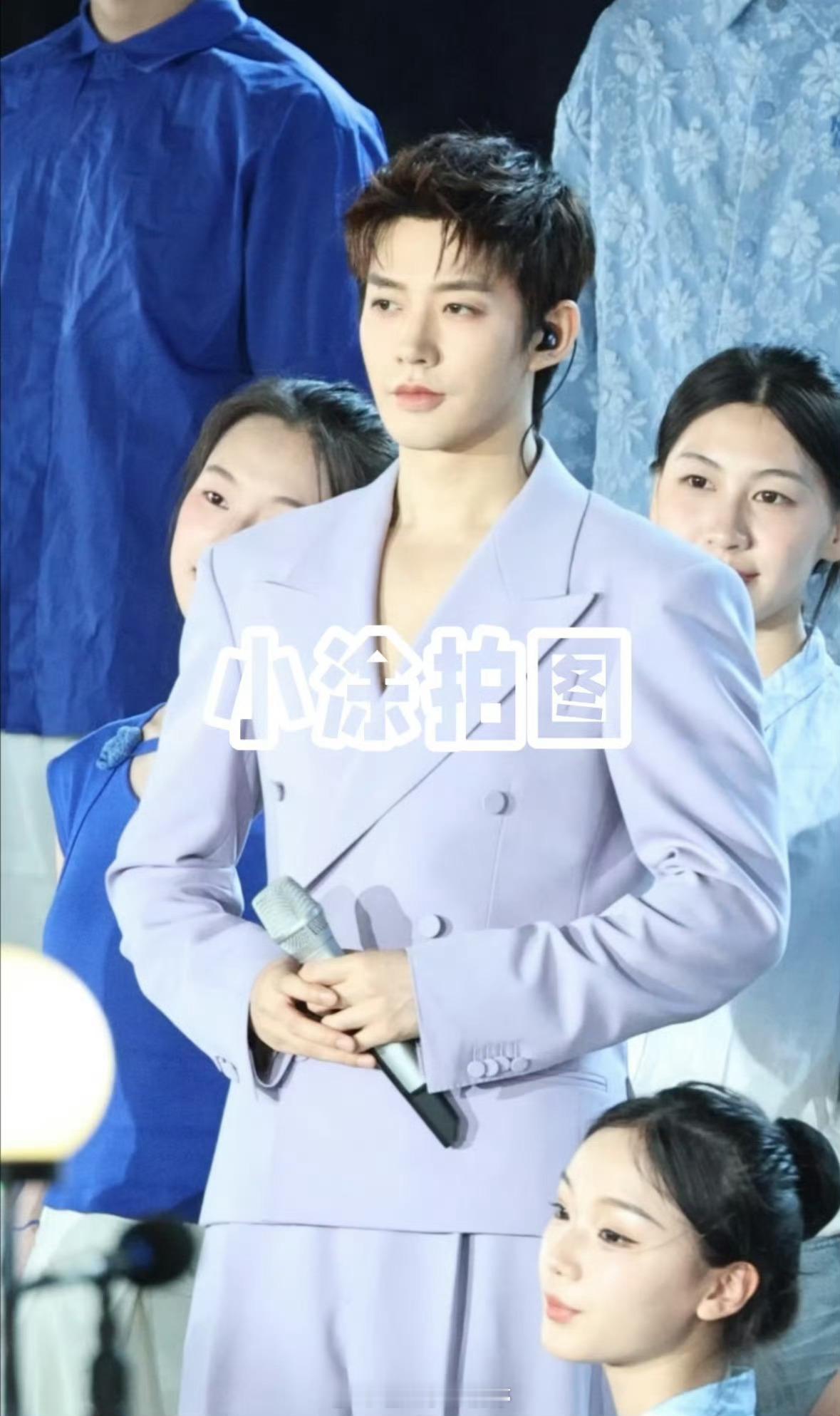 邓为 、魏大勋 、邓凯五四晚会生图🈶好养眼的三位帅哥