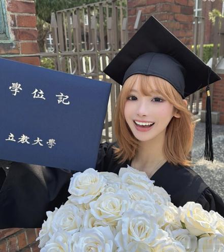 直播自杀日本女网红已身亡追星女孩被该明星其他极端粉网暴致自杀整个事件看下来 饭圈