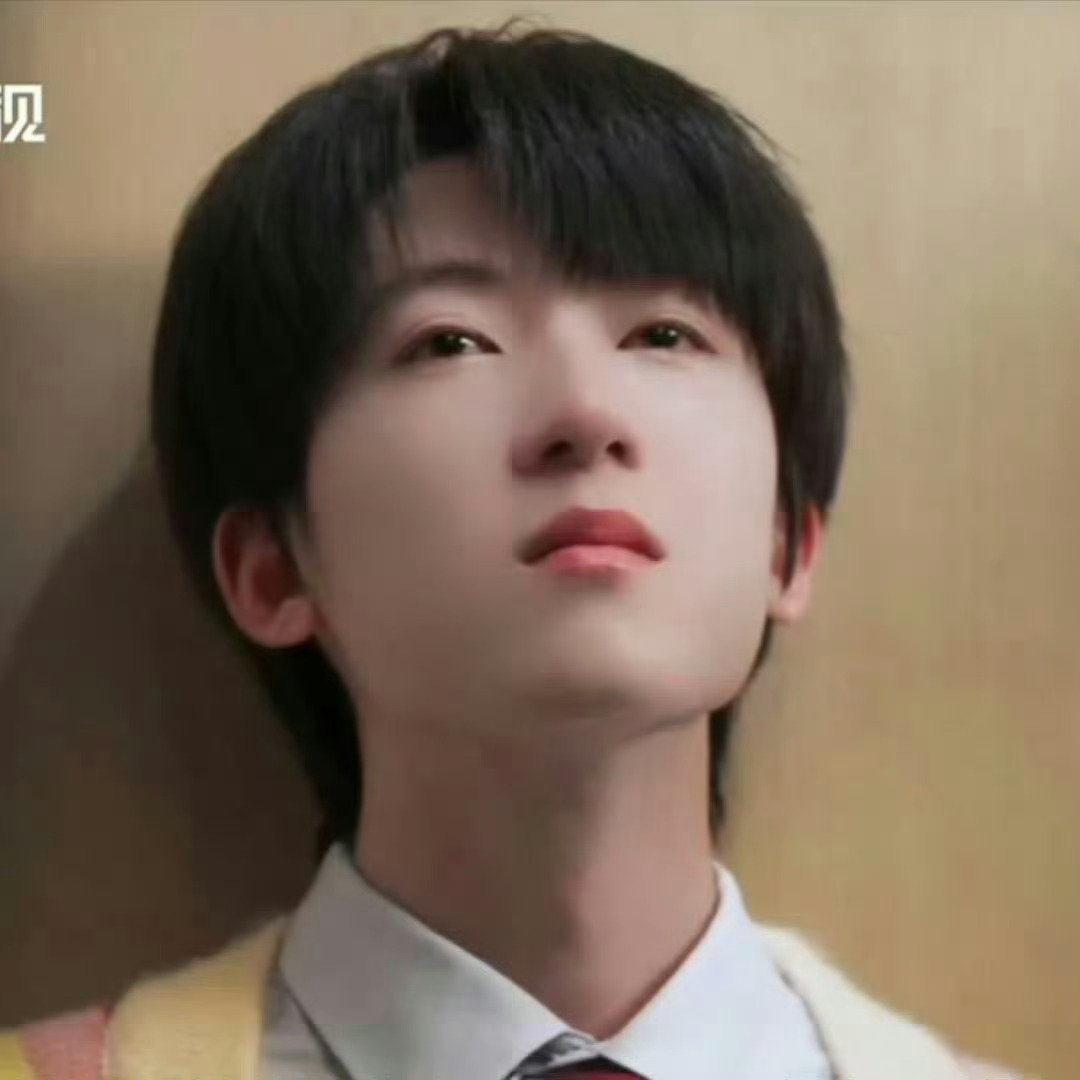 杨博文哭懵了我们的少年时代2被杨博文的哭戏狠狠打动。周扬得知自己对妈妈无比重要，