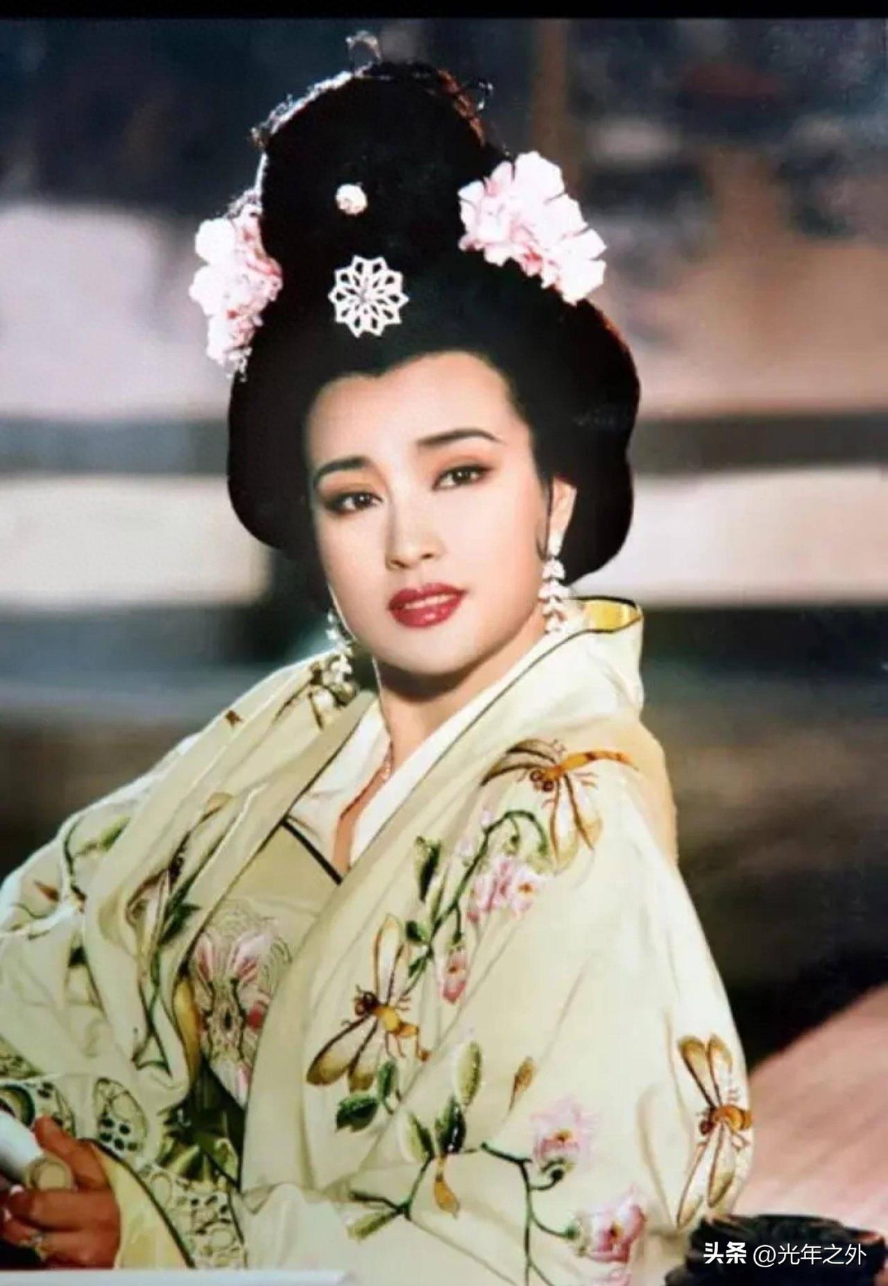 82岁的武则天，躺在床上只剩一口气，500精兵直接杀进皇宫。带头的，正是她亲手提