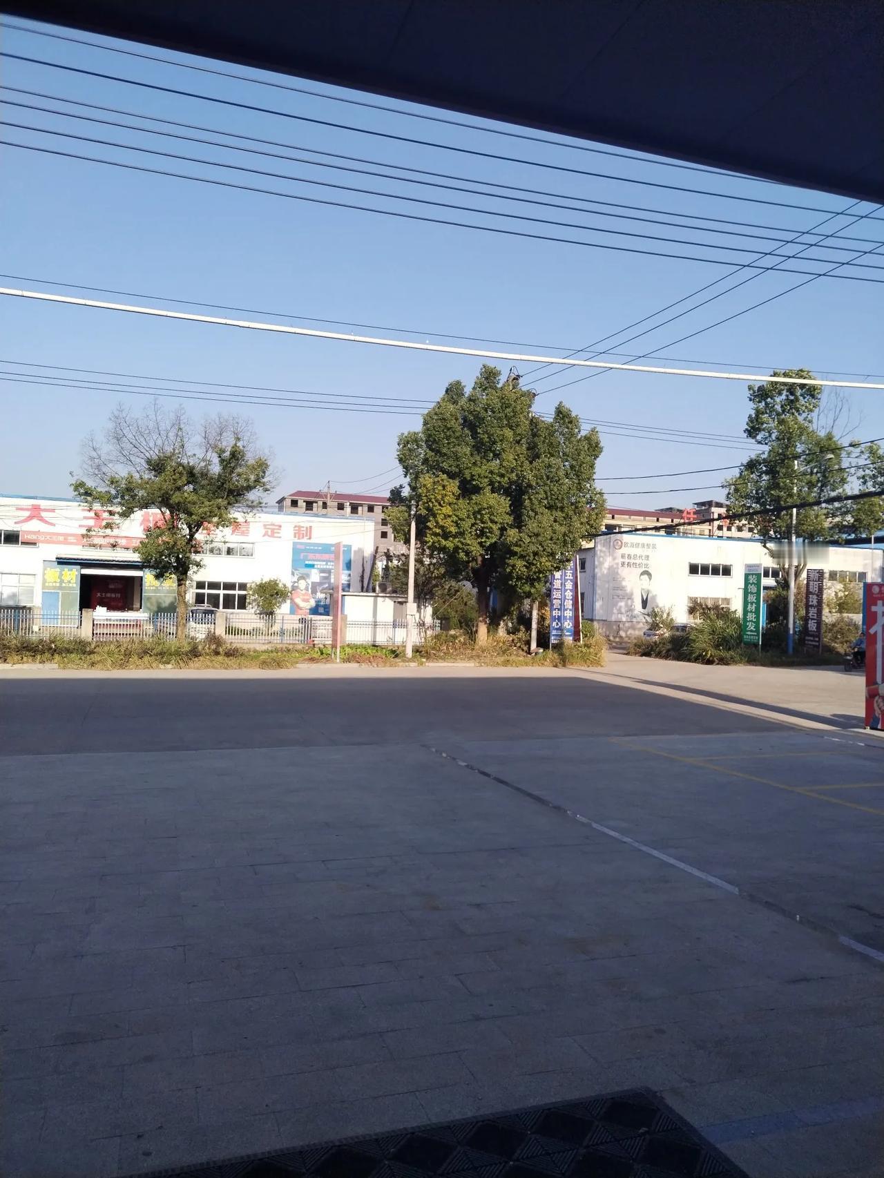我手里有40万，老公想在县城买房，公公想我们回乡下建房，老家已经有一栋楼房，公公