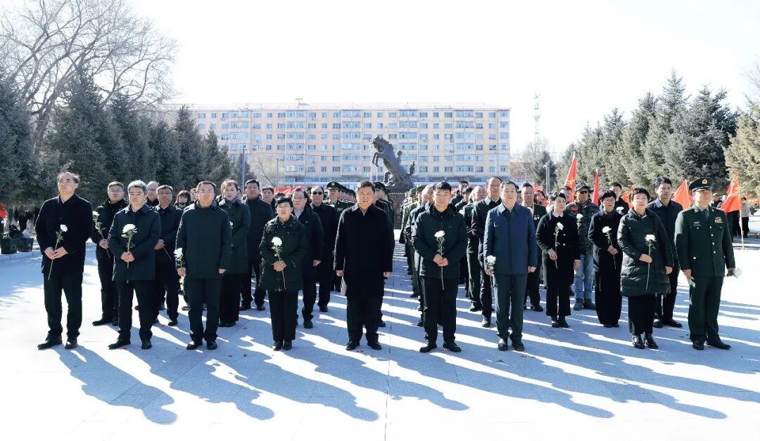 我市举行纪念刘英俊烈士牺牲六十周年敬献花篮仪式

3月15日是刘英俊烈士牺牲60