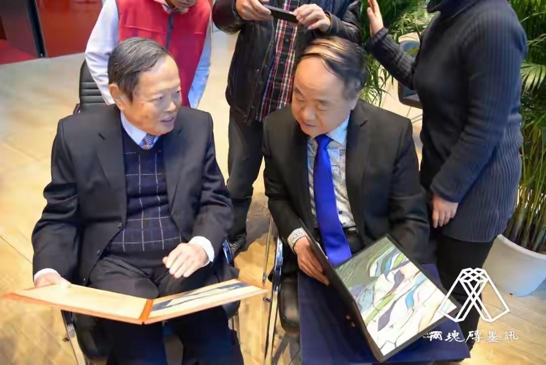 杨振宁和莫言，
我不羡慕杨振宁的诺奖光环，
也不羡慕莫言的文学成就，但是看到他们