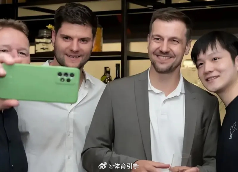 今天被几条信息刷屏，它们意外地拼凑出了一幅完整的“当代乒乓舆论图鉴”：1️⃣ 一