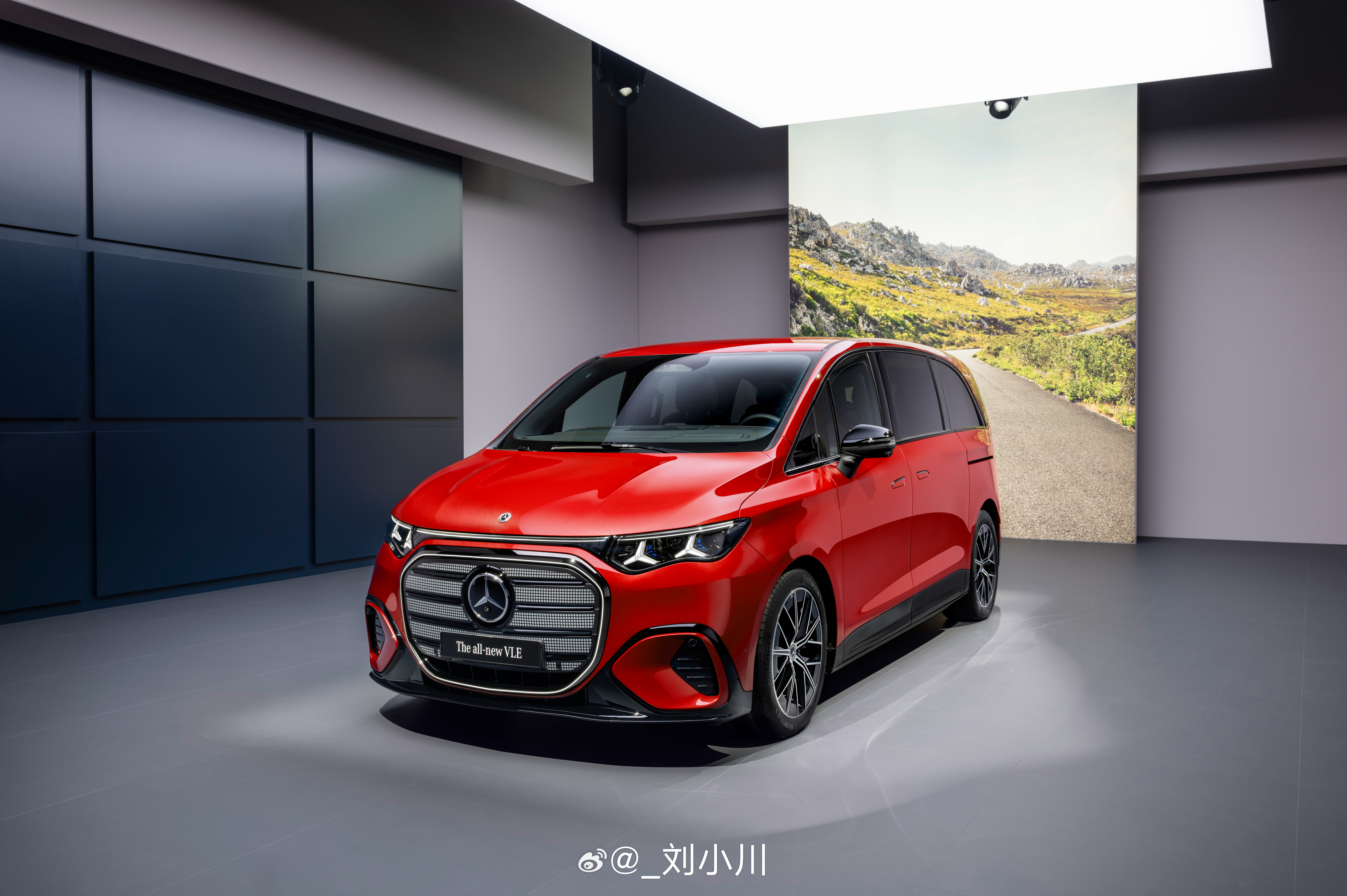 全新纯电奔驰VLE配色 【新车选色】全新纯电奔驰VLE配色：蓝、灰、红、黑、银，