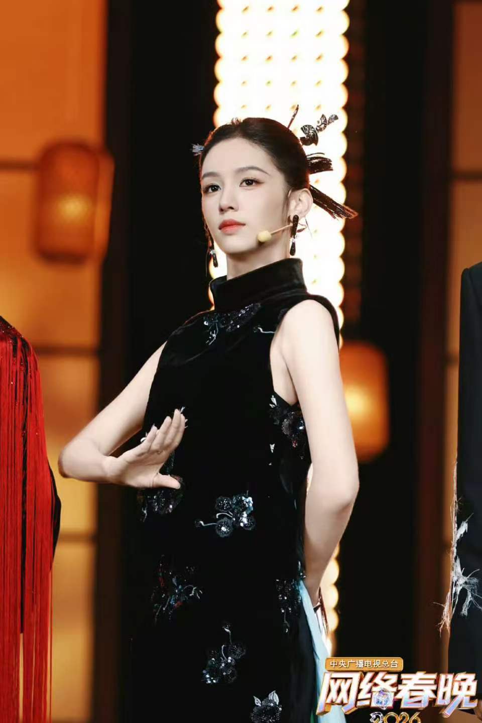 周也百福到镜头周也央视镜头 美疯了姐姐 