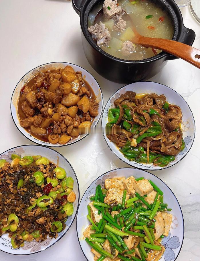 新年第一餐🍷与旧事归于尽来年依旧迎花开，一起迈向2026