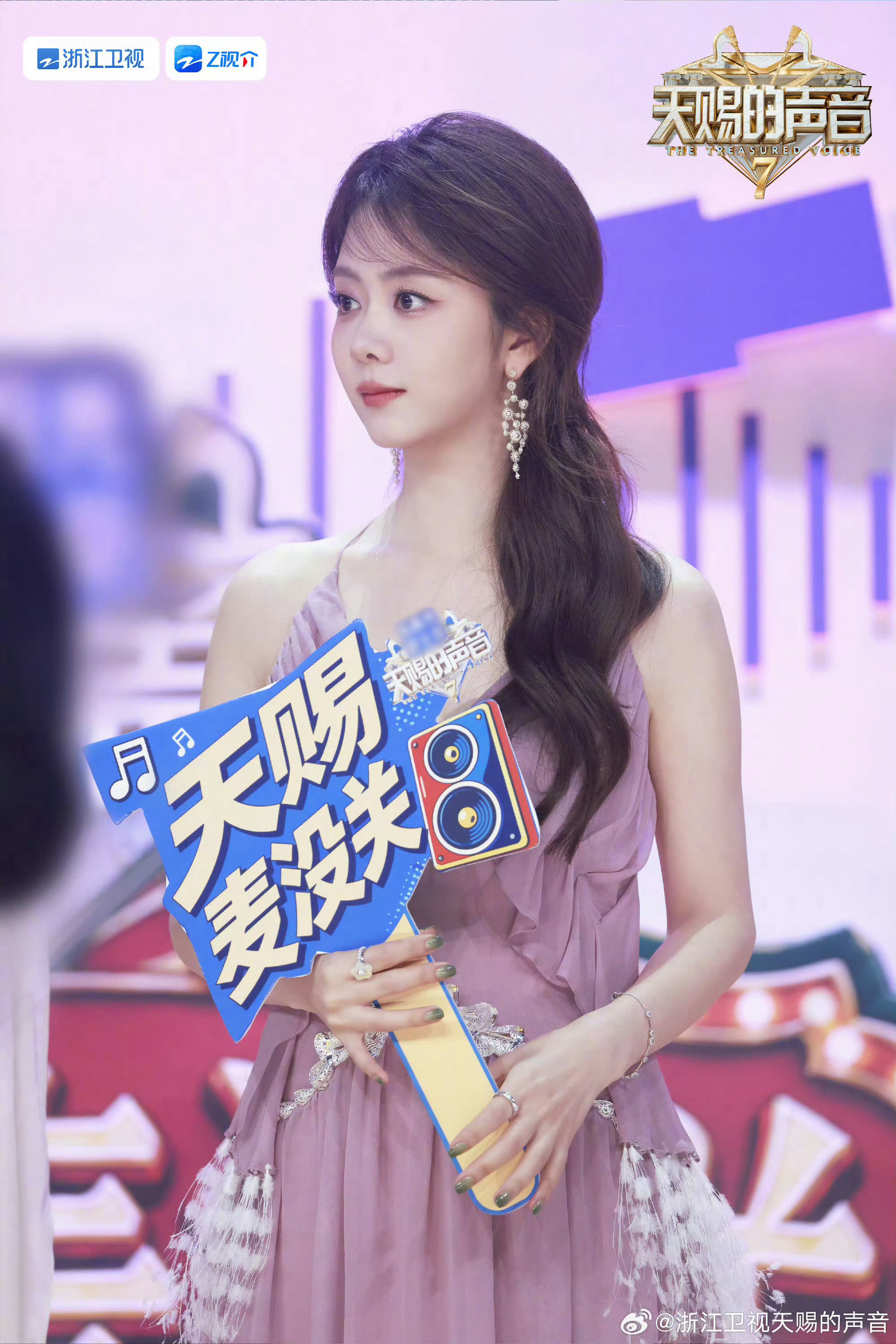 谭松韵官宣首个音综 快乐加倍！谭松韵解锁音综新身份，打破固有标签🤔期待她在舞台