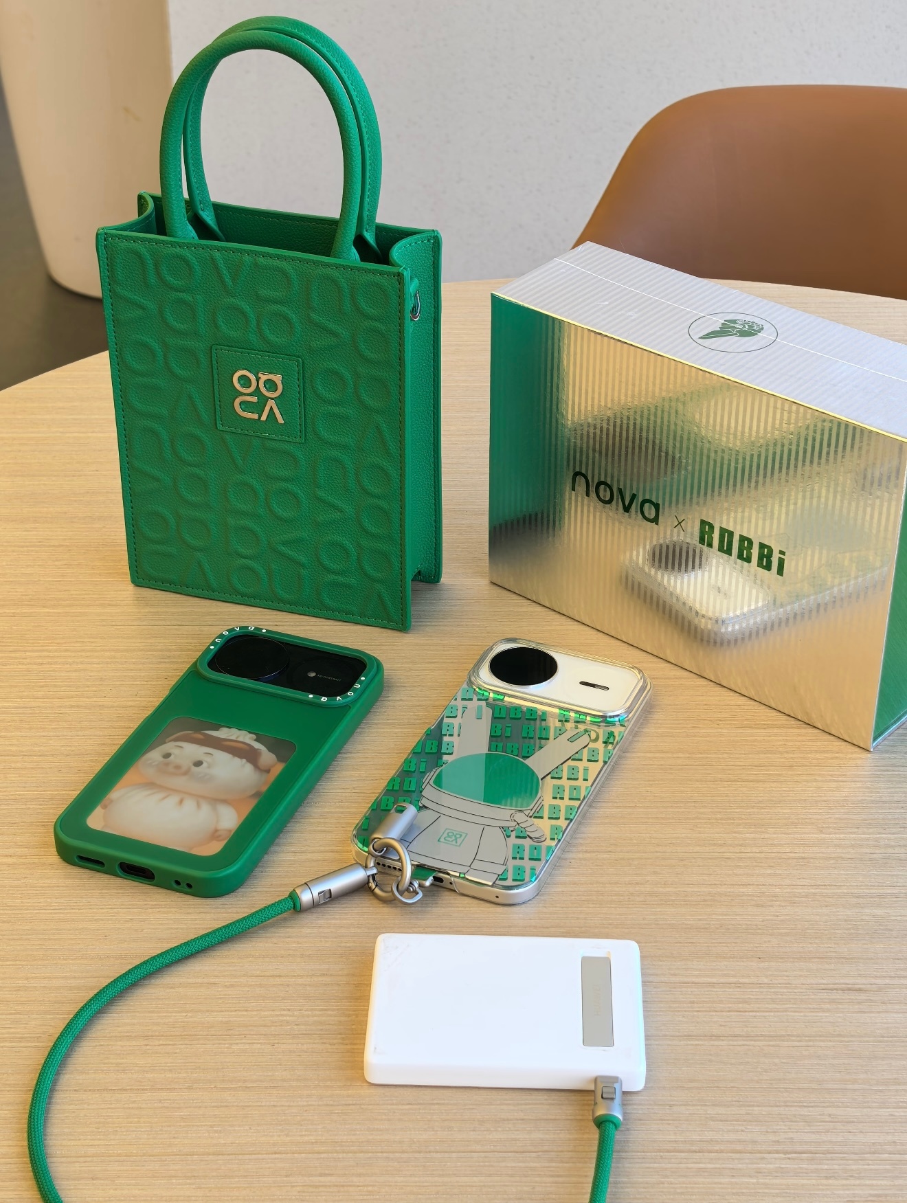 这组合套装华为简直太了解消费者了实用又不失美感，你们觉得这搭配感觉如何？ 