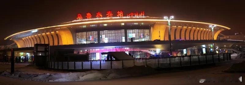 乌鲁木齐这波特大暴雪可太猛了！11月5日到6日，直接打破当地11月降雪纪录。截至