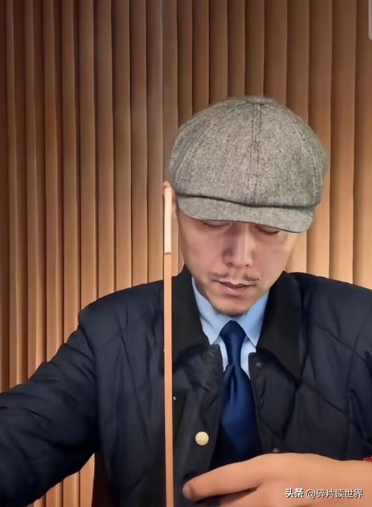 我刚去了大冰的直播间，弹幕都在说张雪峰老师去世了，没多久大冰就接到消息，大冰回复