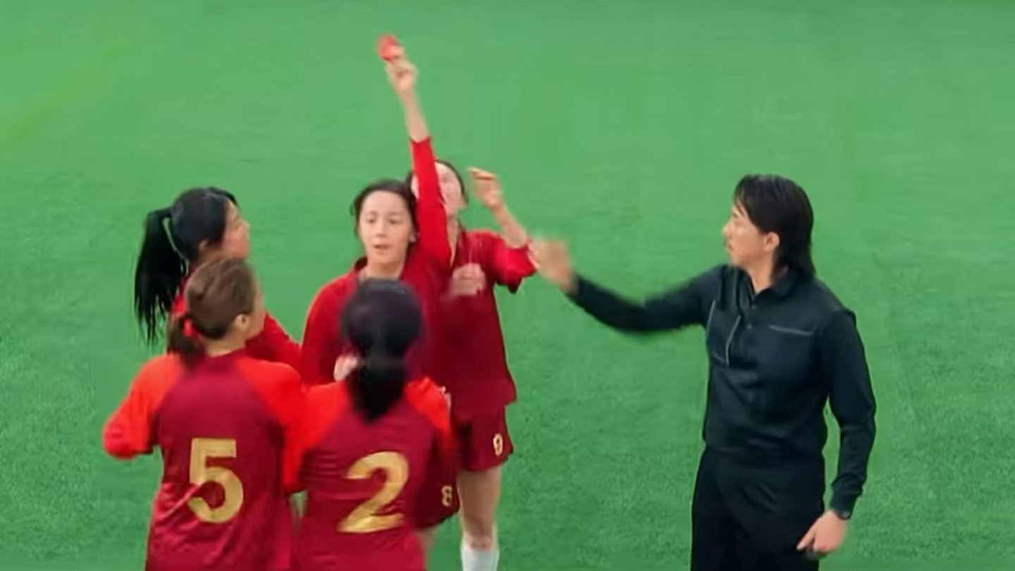 迪丽热巴钰珑魔丸迪丽热巴功夫女足魔丸迪丽热巴在功夫女足里是魔丸来的吧，