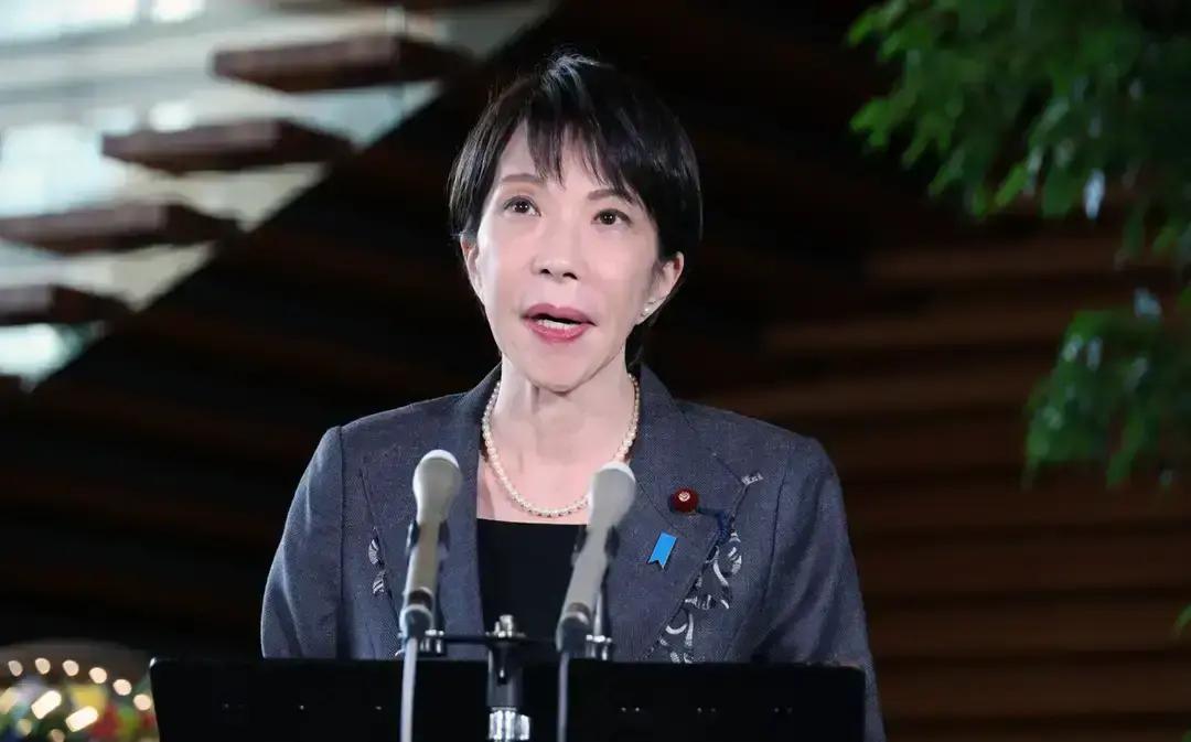 果不其然
 
日本领导人突然宣布了
 
近日在东京的日本国会答辩现场，高市早苗称