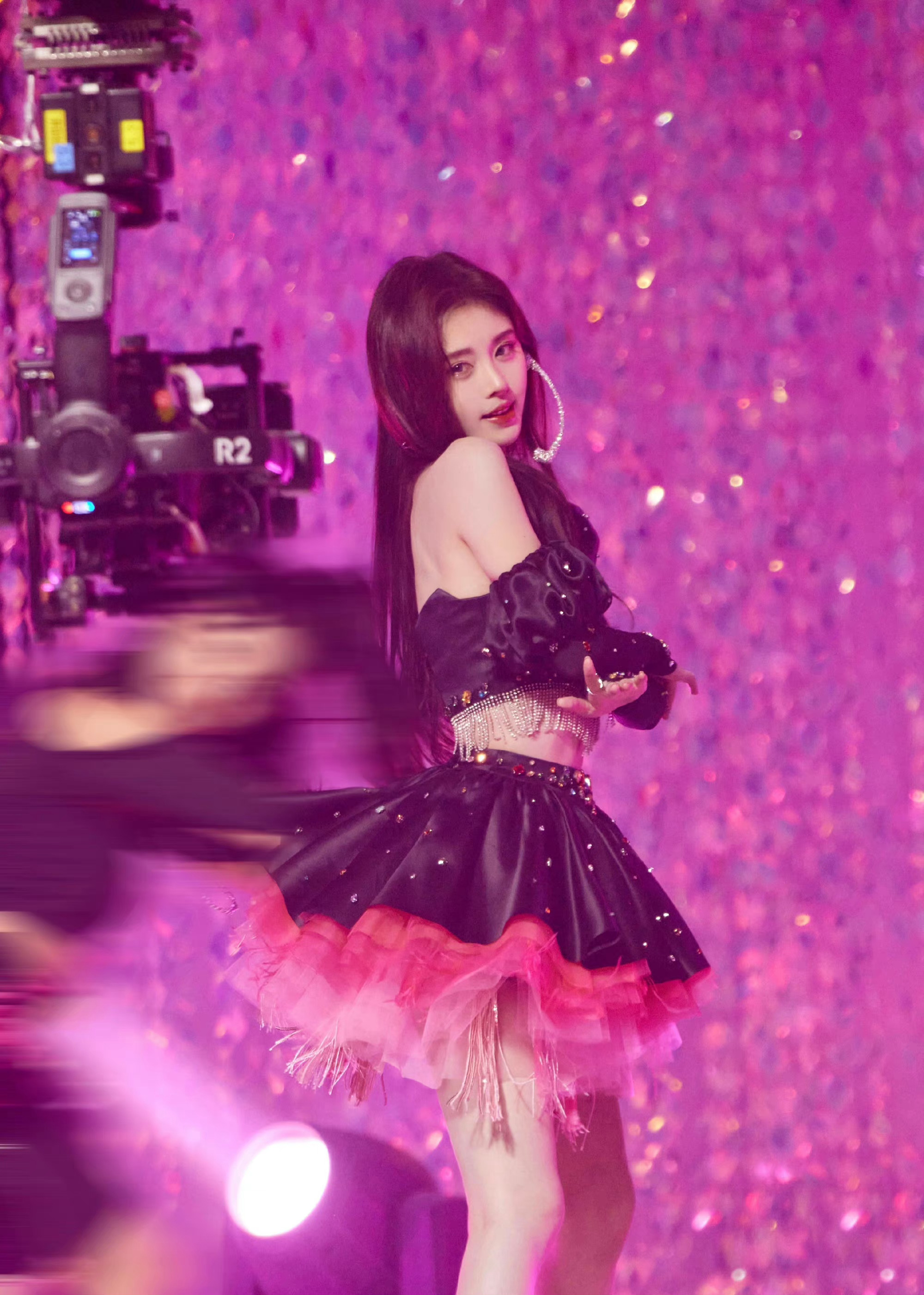 #鞠婧祎[超话]#  🧡#鞠婧祎黑色鹅绒服#🧡#鞠婧祎已申请笔迹鉴定# [哇