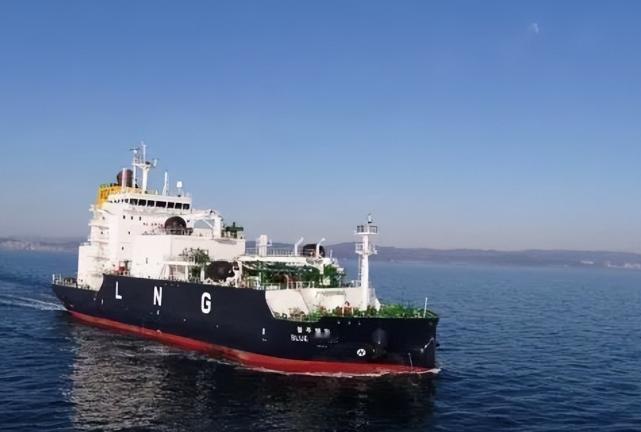 谁能想到，曾经连万吨轮船都造不利索的中国造船业，如今能在全球市场掀起如此狂潮。