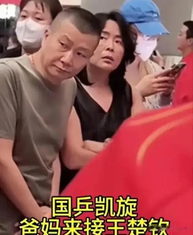 王楚钦爸爸笑着说，看马龙，樊振东的比赛，我还好一些。看大头的比赛，一开始，因为2