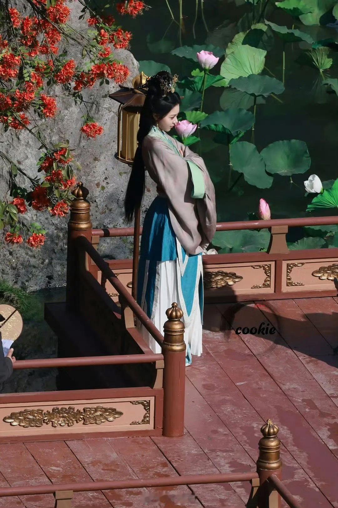 赵今麦两部古偶造型运还可以，度华年造型真的好看，一念江南也不错，本身老麦就不是适