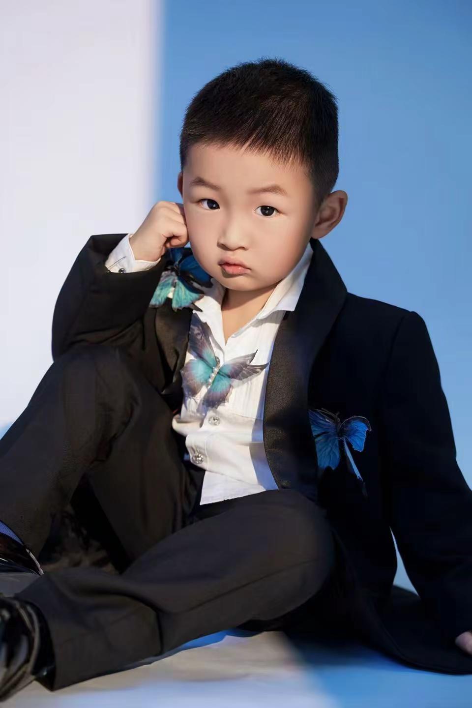 俺外孙是个帅帅的小男孩。帅不帅你说了算 。😄😄