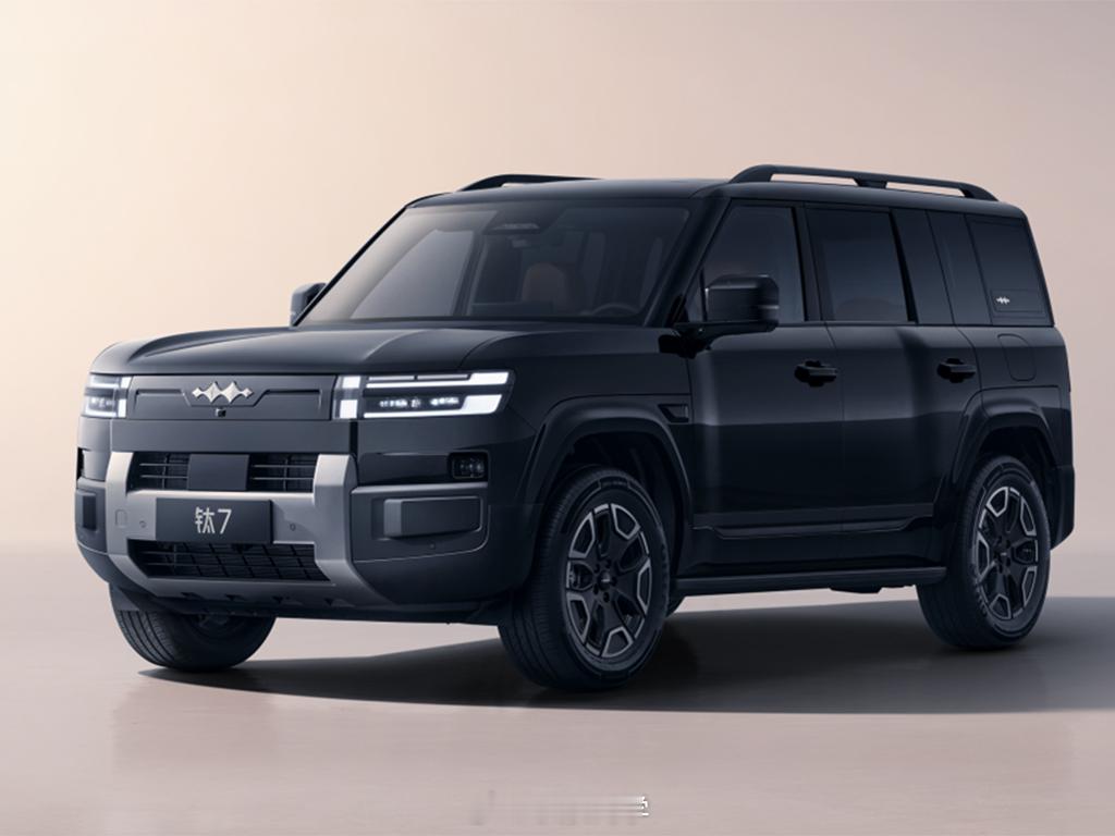 方程豹钛7官图公布，提炼几个关键信息：1、5米车长的中大型SUV，方盒子造型有点