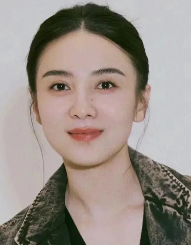 2025年的各大电视奖项里，一定要有这几位的名字


最佳女主:
宋佳——《山花