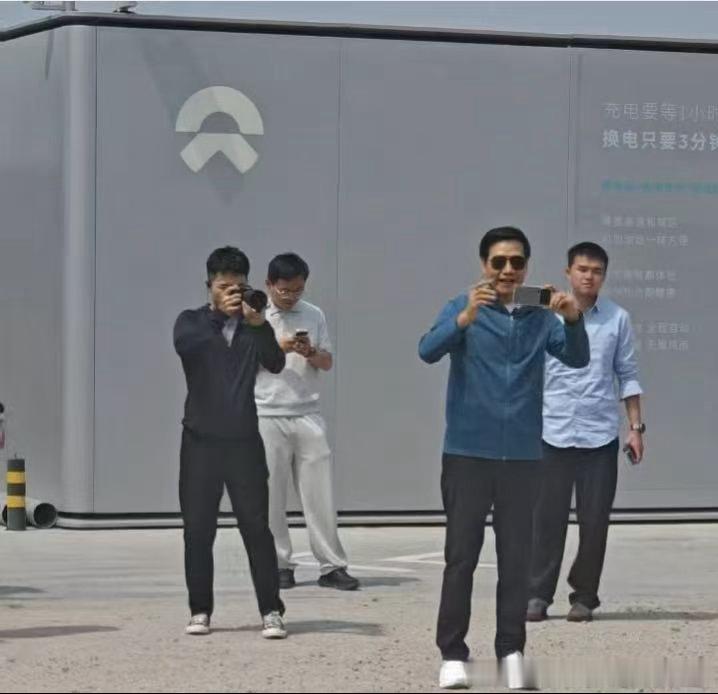 高速出行，还是得看蔚来能源雷总今天开启了一场直播测试小米SU7PRO续航！在高速